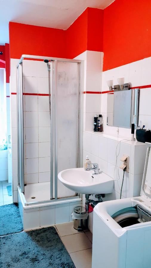 Room In City Center Halle With Shared Bathroom & Kitchen - Free Wifi, Netflix, Ipad & Ground Floor Kültér fotó