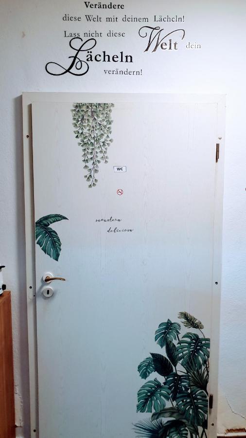 Room In City Center Halle With Shared Bathroom & Kitchen - Free Wifi, Netflix, Ipad & Ground Floor Kültér fotó