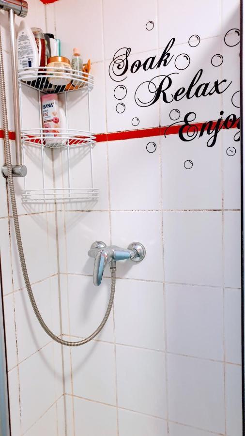 Room In City Center Halle With Shared Bathroom & Kitchen - Free Wifi, Netflix, Ipad & Ground Floor Kültér fotó