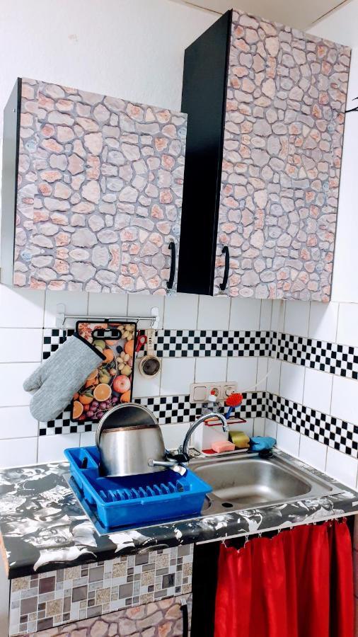 Room In City Center Halle With Shared Bathroom & Kitchen - Free Wifi, Netflix, Ipad & Ground Floor Kültér fotó