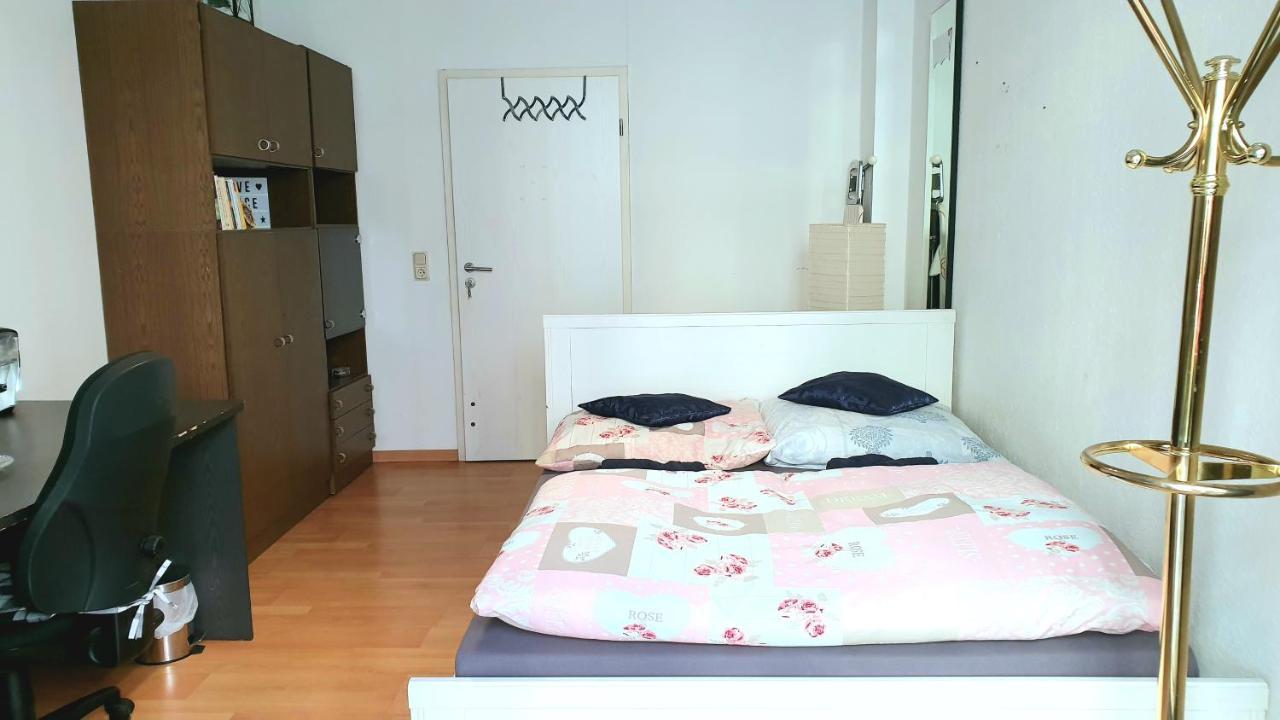 Room In City Center Halle With Shared Bathroom & Kitchen - Free Wifi, Netflix, Ipad & Ground Floor Kültér fotó