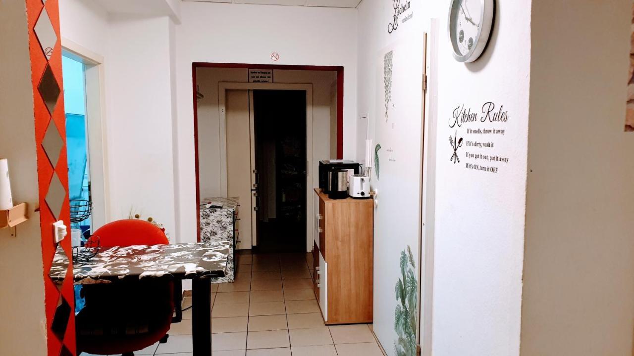 Room In City Center Halle With Shared Bathroom & Kitchen - Free Wifi, Netflix, Ipad & Ground Floor Kültér fotó